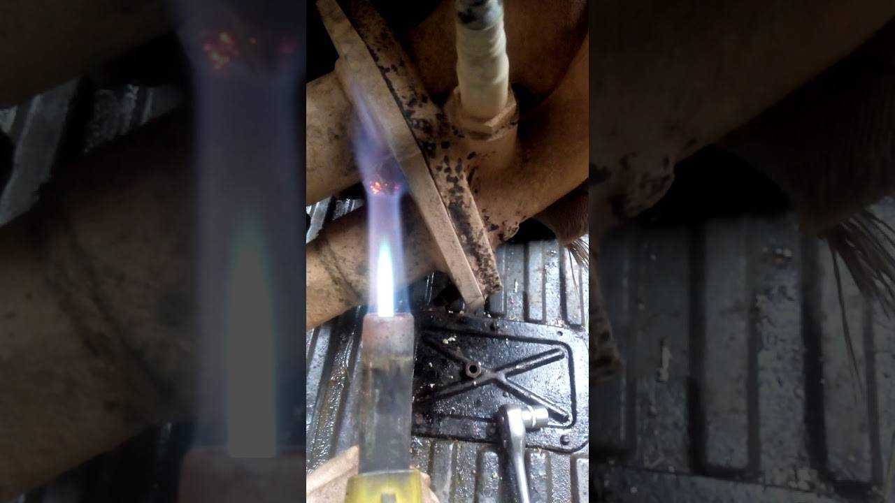 Как открутить прикипевший болт