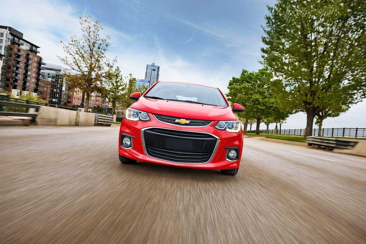 Подержанный chevrolet aveo 1.6 (t300): бюджетный «стиляга» на каждый день