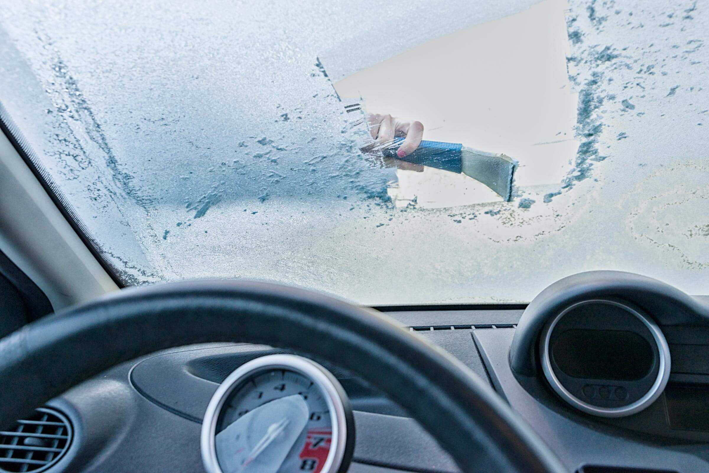 Чтобы стекла не замерзали в машине